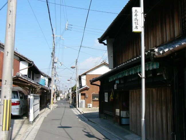 箸尾駅のある的場の町並み